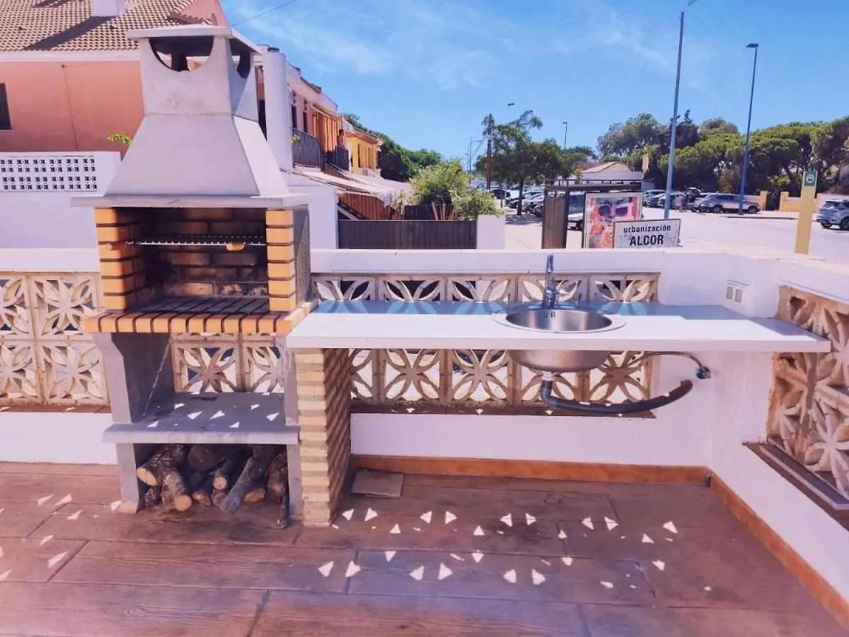 Holiday home Dos Casas Juntas Y Patio Comun A 25 Metros De La Playa Villa Mazagon